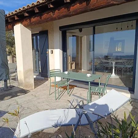 Holiday home Mas Benette Saint-Hippolyte-le-Graveyron